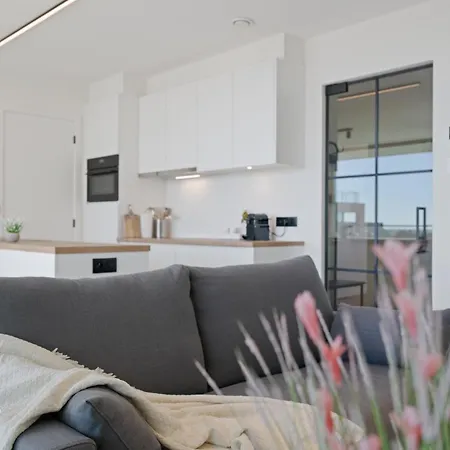 Odrada - Bright New With Terrace Near The Sea Lägenhet *